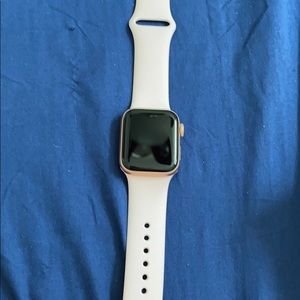 Series 5 Apple Watch 40mm rose gold